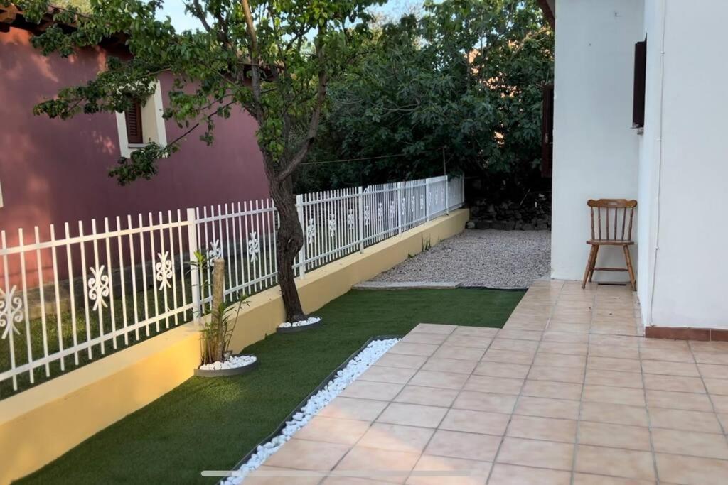 Comoda Villetta Con Giardino San Teodoro  Exterior foto